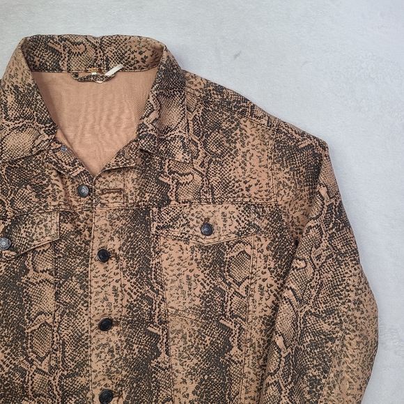 Free People Snake Print Oversized Trucker Jacket Size Medium Womens - Picture 12 of 12
